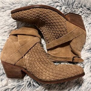 Free People Tan Woven Suede Ankle Boots Western Boho Size 38 (7.5)